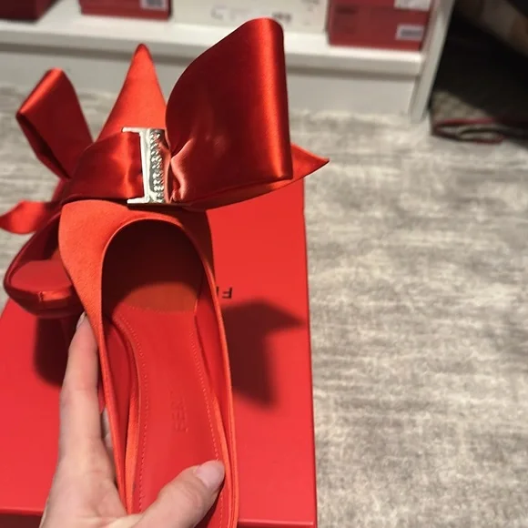 BRAND NEW never worn Ferragamo satin mules, size 6 1/2! - Picture 7 of 11